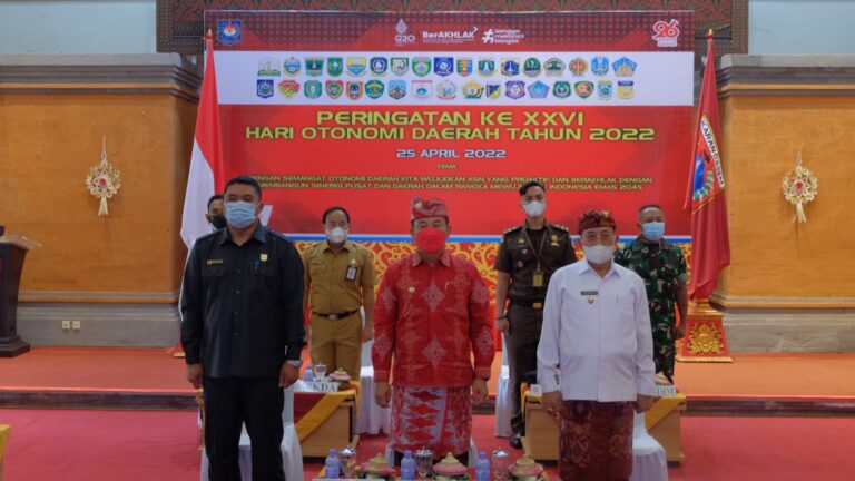 KEPALA SUBSEKSI EKONOMI KEUANGAN DAN PENGAMANAN PEMBANGUNAN STRATEGIS (B), BOBY HERLAMBANG, SH., M.H., MENGHADIRI PERINGATAN KE XXVI HARI OTONOMI DAERAH TAHUN 2022 DI WANTILAN KANTOR BUPATI KARANGASEM, (25/4)