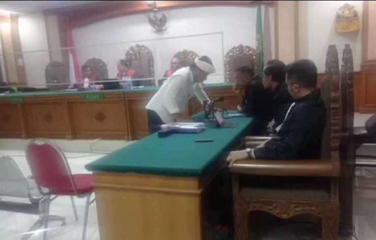 TERBUKTI BERSALAH PERAS INVESTOR, BENDESA ADAT BERAWA DI HUKUM 4 TAHUN PENJARA